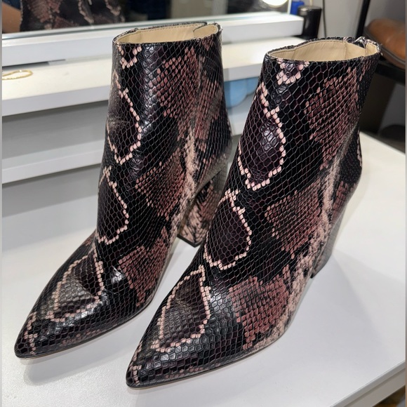 Vince Camuto Shoes - Vinca Camuto • brown snakeskin block heel bootie!